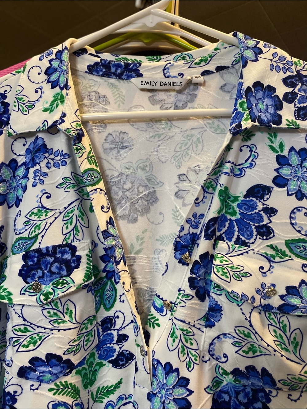 Emily Daniels Blue Floral V-Neck Blouse - Picture 3 of 6